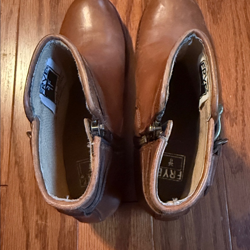 Frye - Picture 2 of 7